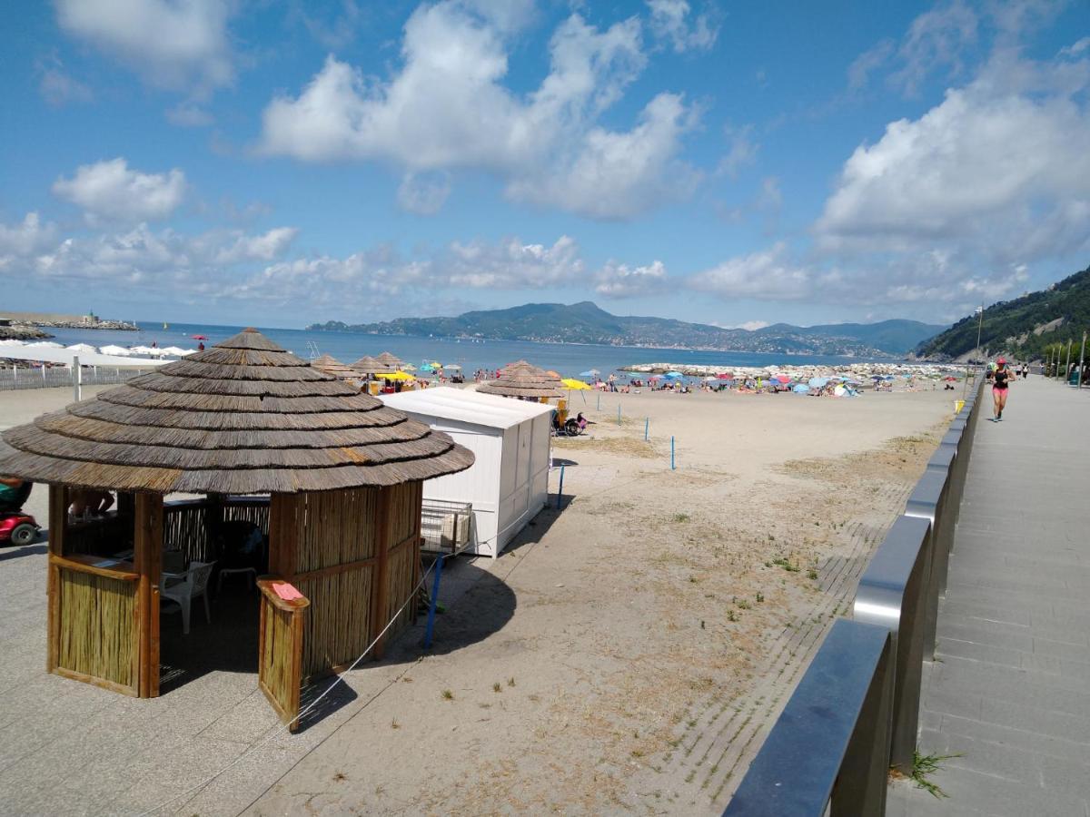 Vista Sul Carruggio, Centro Storico Di เคียวารี ภายนอก รูปภาพ